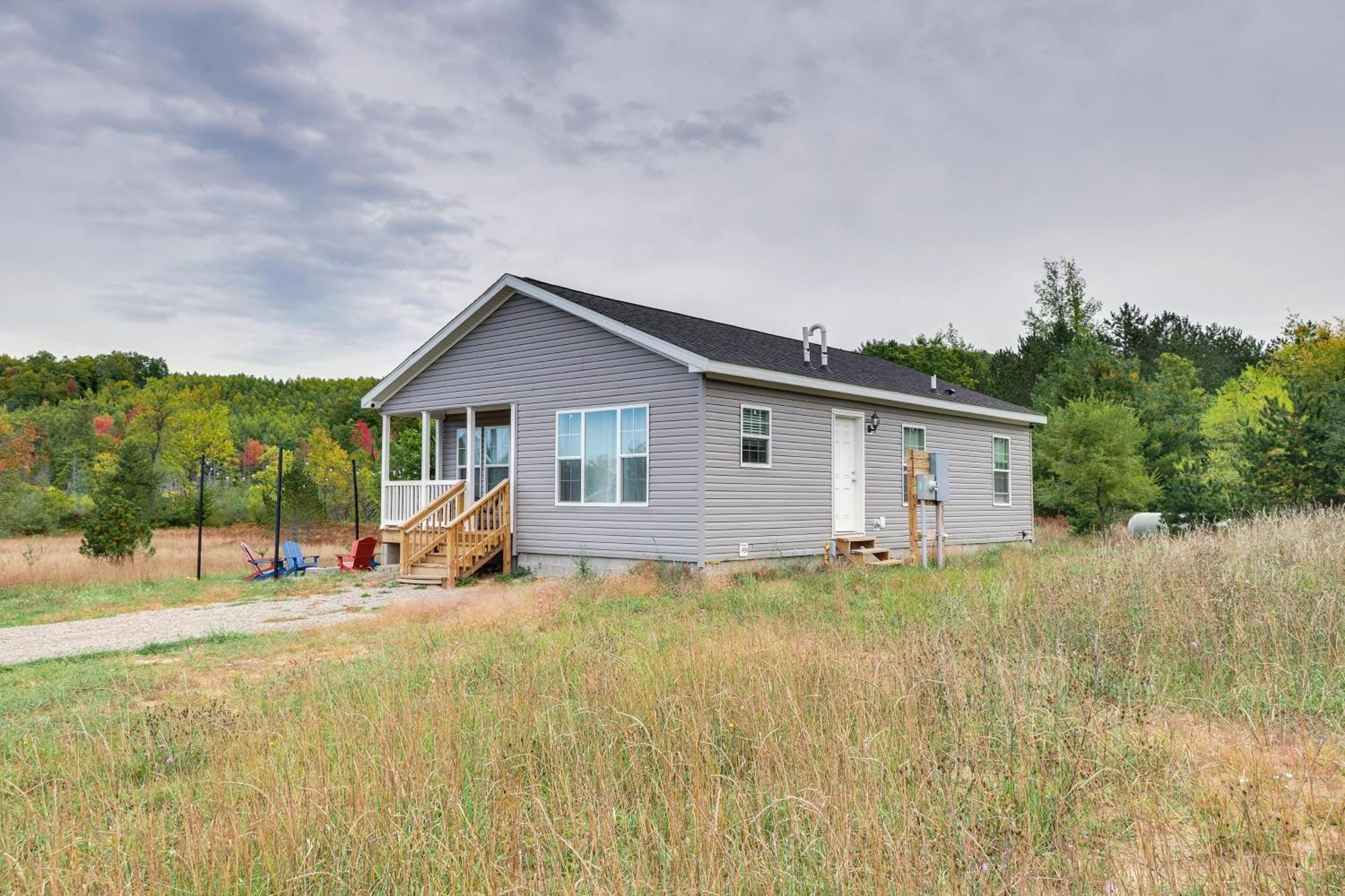 Family Home In Rapid City About 4 Mi To Torch Lake! מראה חיצוני תמונה